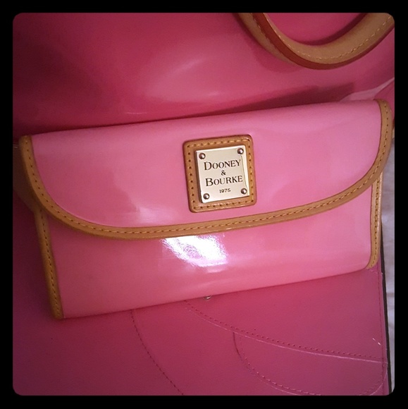 dooney and bourke patent leather wallet